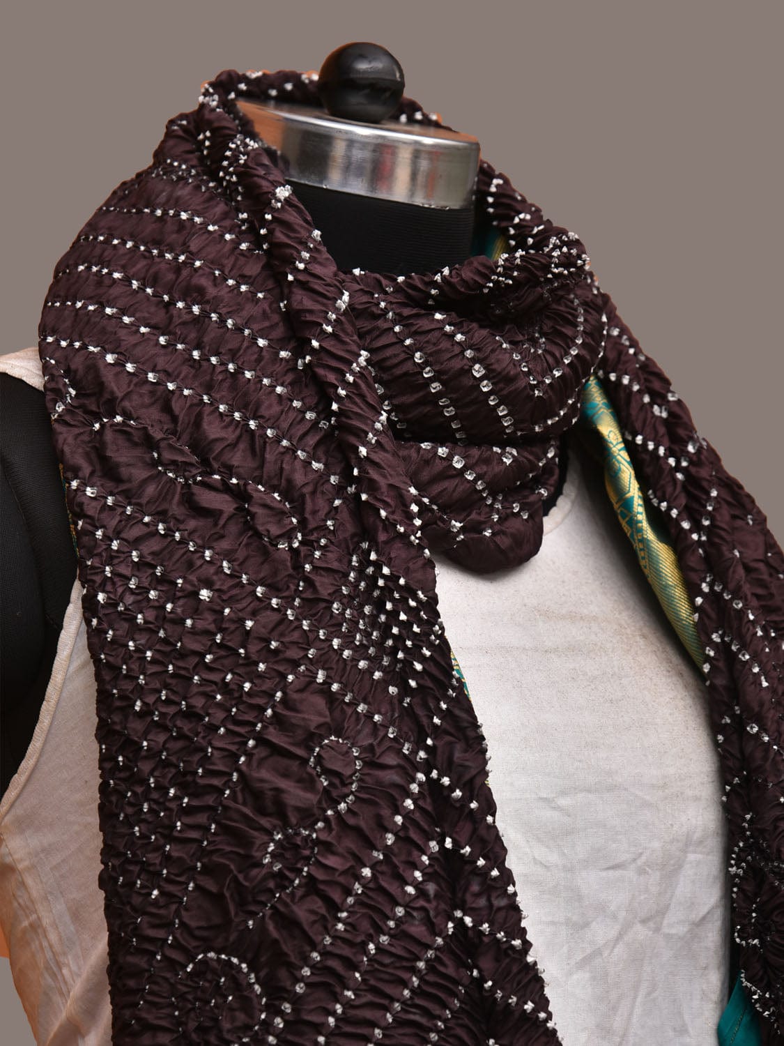 Black Bandhani Kanchipuram Silk Handloom Dupatta with Border Design - Global Threads | Swadesiicart