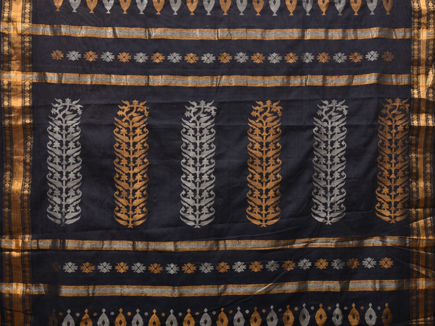 Black Uppada Cotton Handloom Saree with Karpur Pallu Design - Global Threads | Swadesiicart