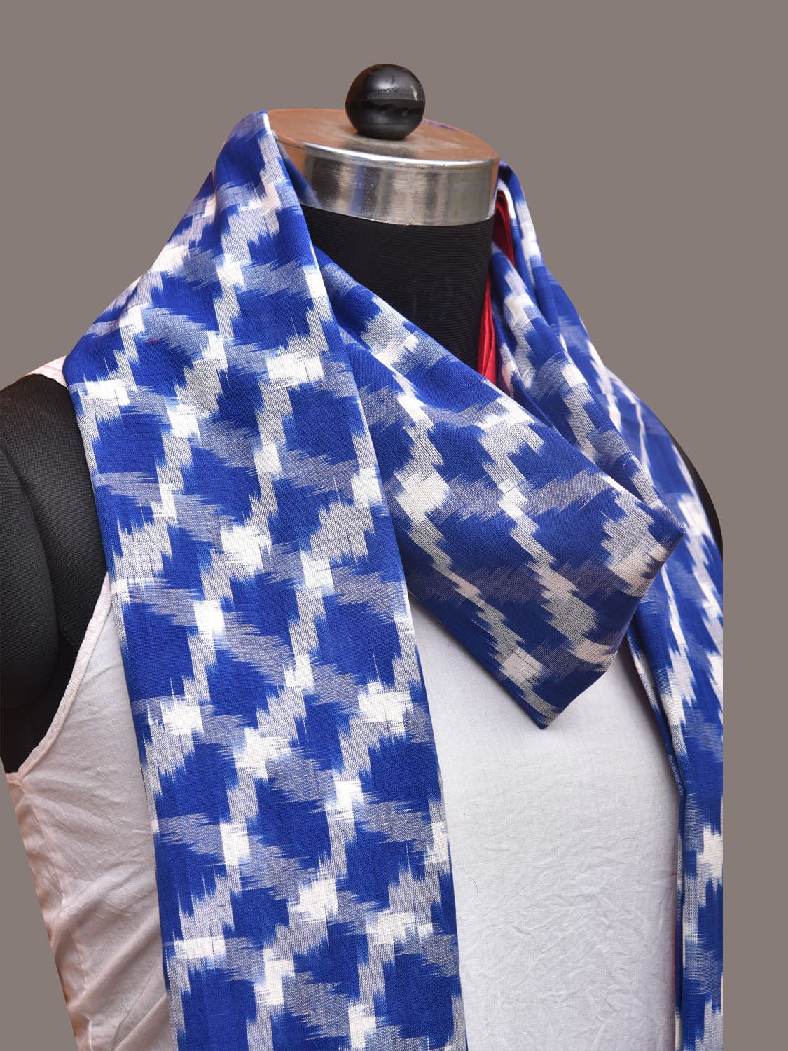 Blue and Red Pochamaplly Ikat Cotton Handloom Dupatta with Grill Design - Global Threads | Swadesiicart