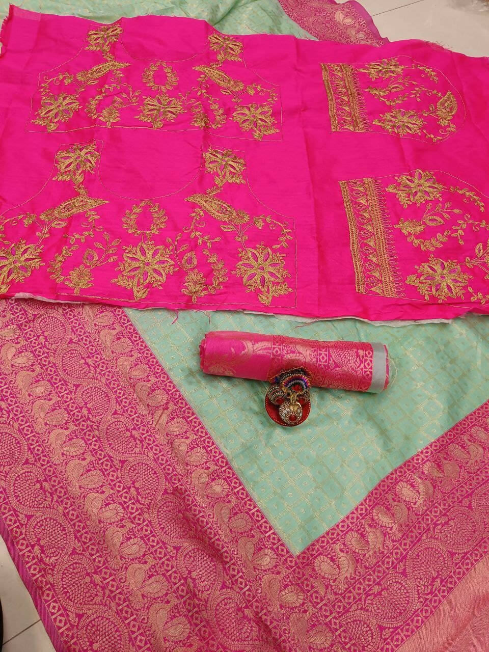 DEIANA'S Beautiful Designer Golden zari Soft Lichi Silk Saree - Pista - Swadesiicart