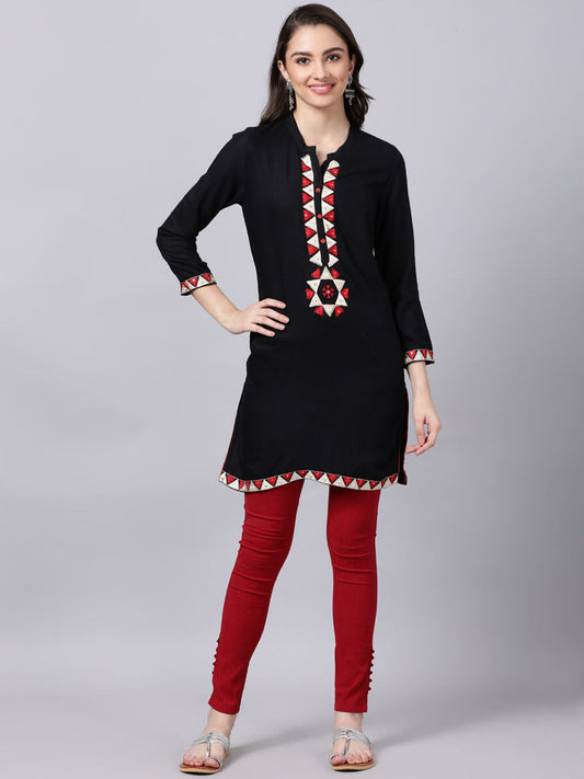 Souchii Women Black Geometric Embroidered Grandeur & Majestic Artwork Kurta - SOUCHII