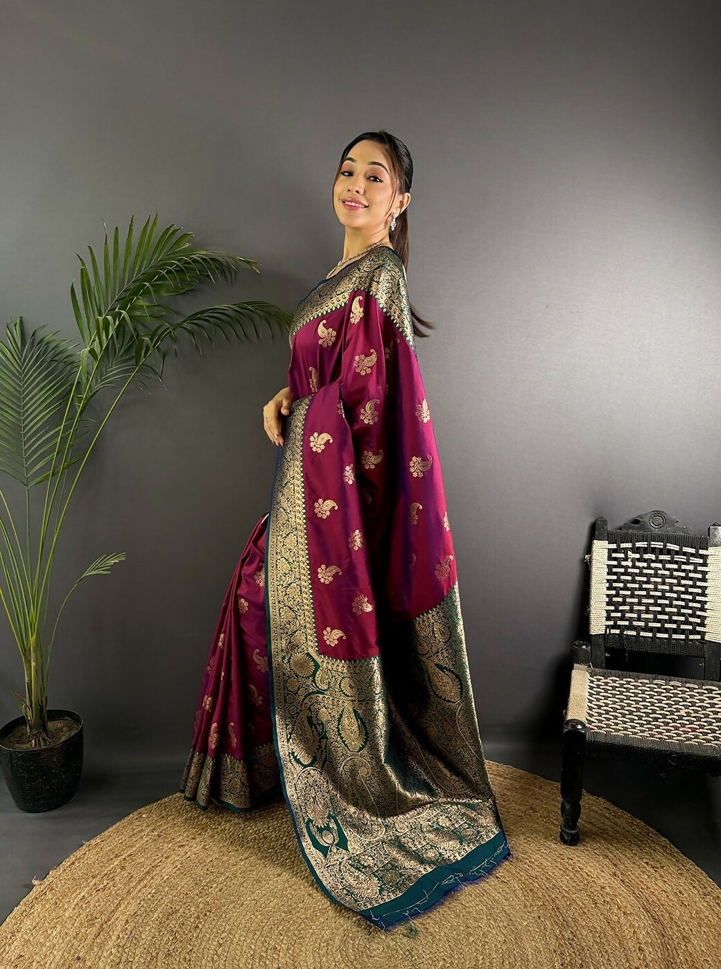 Joban Fashion Banarasi Rani Pink Woven Butti Soft Silk Saree | Swadesiicart
