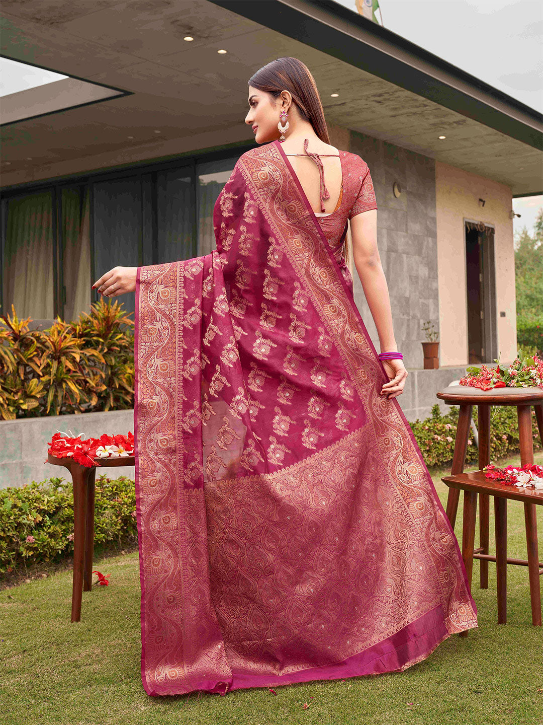 Tikhi Imli Pink Ethnic Motifs Woven Design Zari Saree | Swadesiicart