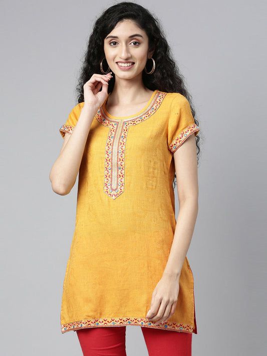 Souchii Women Yellow Embroidered Thread Work Kaftan Kurta - SOUCHII