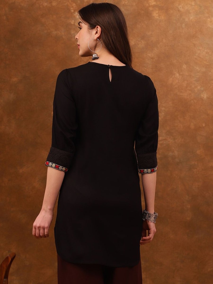 Anouk Floral Yoke Design Thread Work Straight Kurta - Swadesiicart