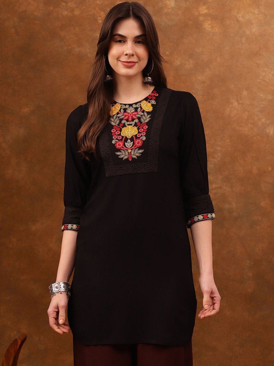 Anouk Floral Yoke Design Thread Work Straight Kurta - Swadesiicart