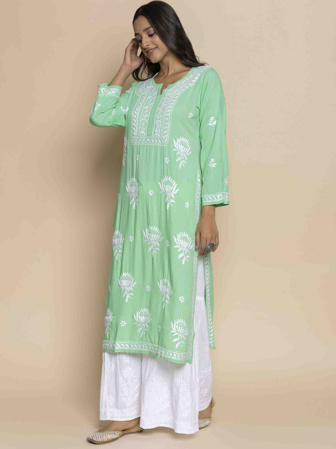 HOUSE OF KARI Floral Embroidered Chikankari Straight Kurta | Swadesiicart