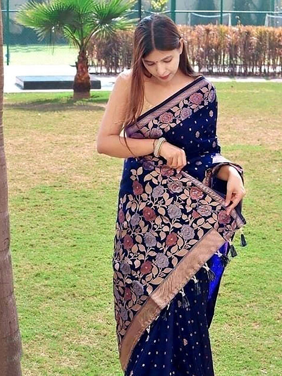 Kalini Woven Design Zari Silk Blend Banarasi Saree | Swadesiicart