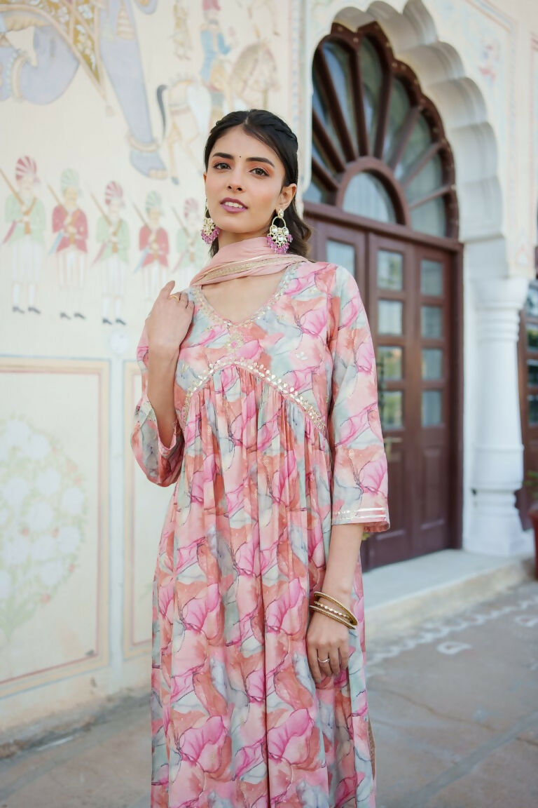 Vaasva Women Peach Muslin Embroidered Kurta, Pant & Dupatta Set | Swadesiicart