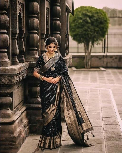 DEIANA'S Beautiful Designer Golden zari Soft Lichi Silk Saree - Black - Swadesiicart