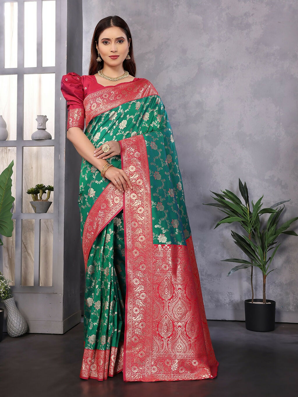 Joban Fashion Banarasi Green Woven Soft Silk Saree | Swadesiicart