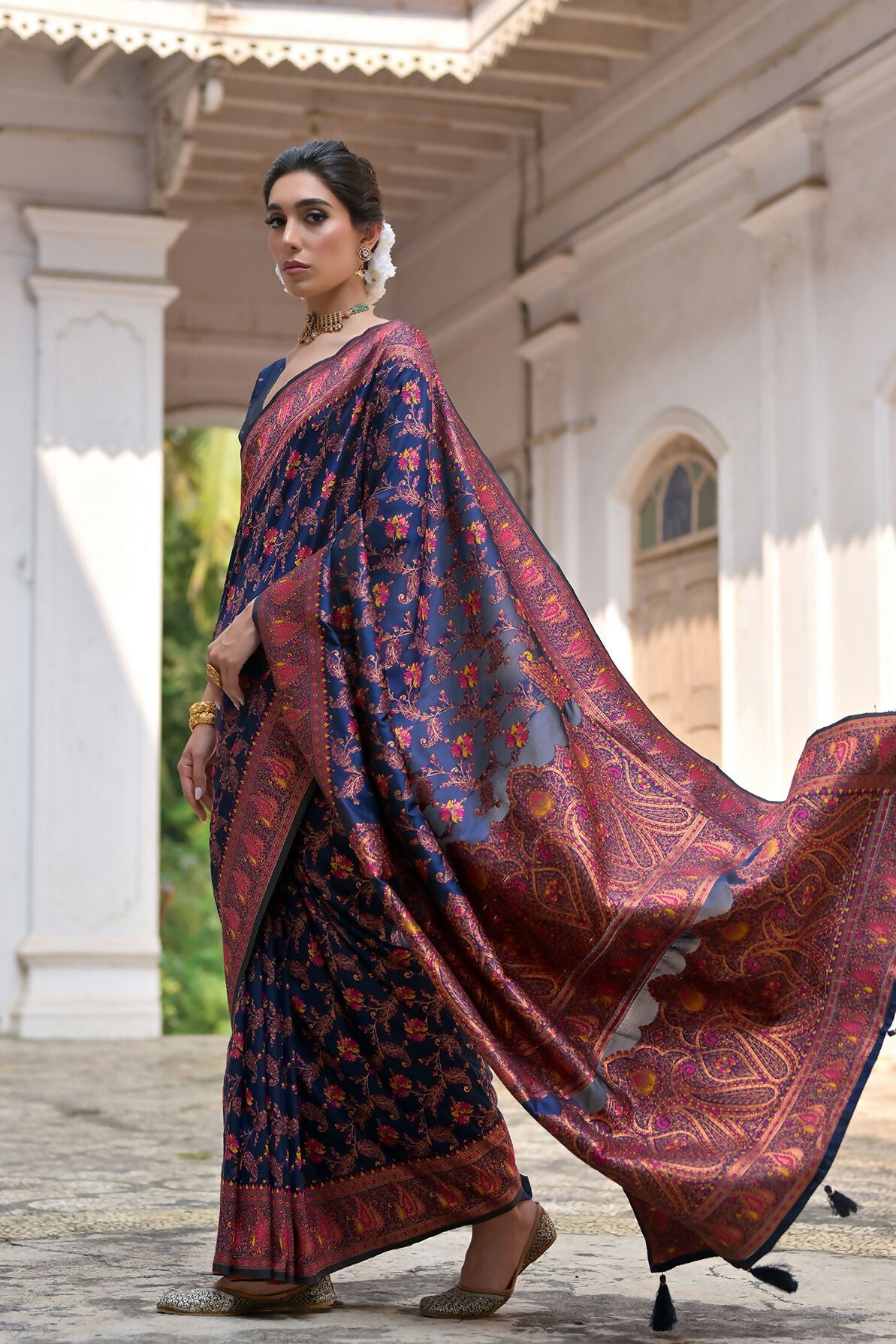 Vishnu Weaves Women's Navy-Blue Silk Woven Saree with Blouse - Swadesiicart