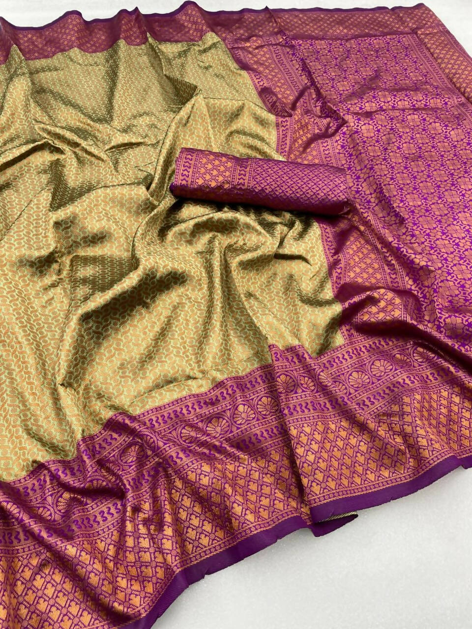 DEIANA'S Beautiful Designer Golden zari Soft Lichi Silk Saree - Pista - Swadesiicart