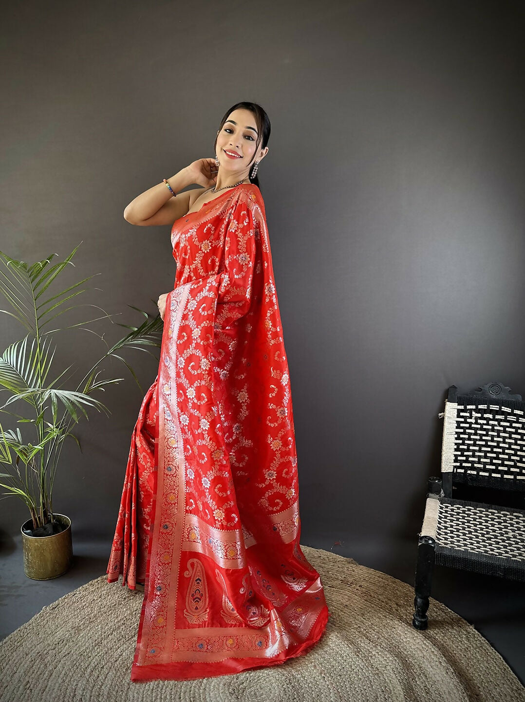 Joban Fashion Red Meenakari Banarasi Silk Sarees | Swadesiicart