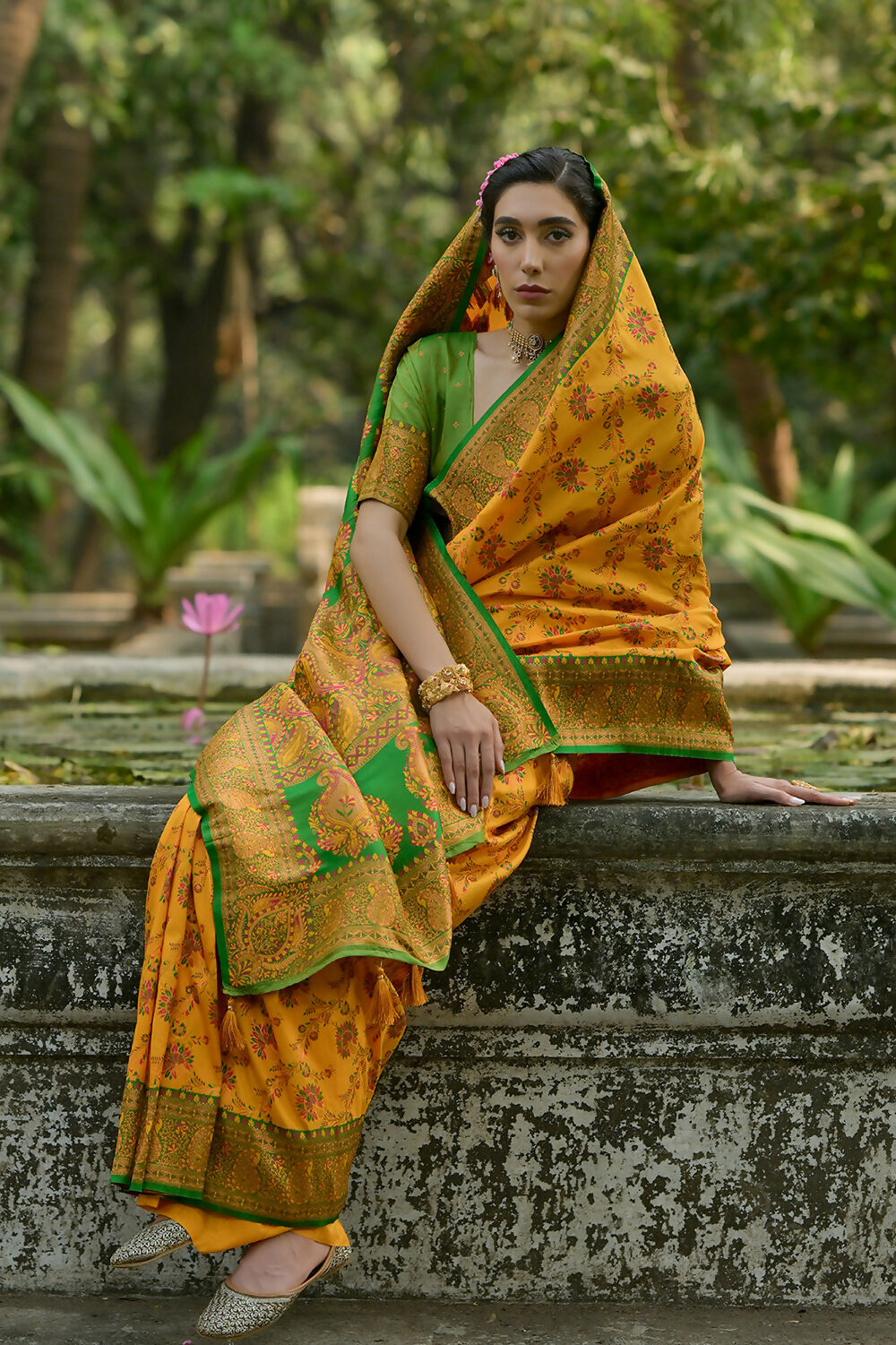 Vishnu Weaves Women's Yellow Pashmina Silk Thread Woven Saree with Blouse - Swadesiicart