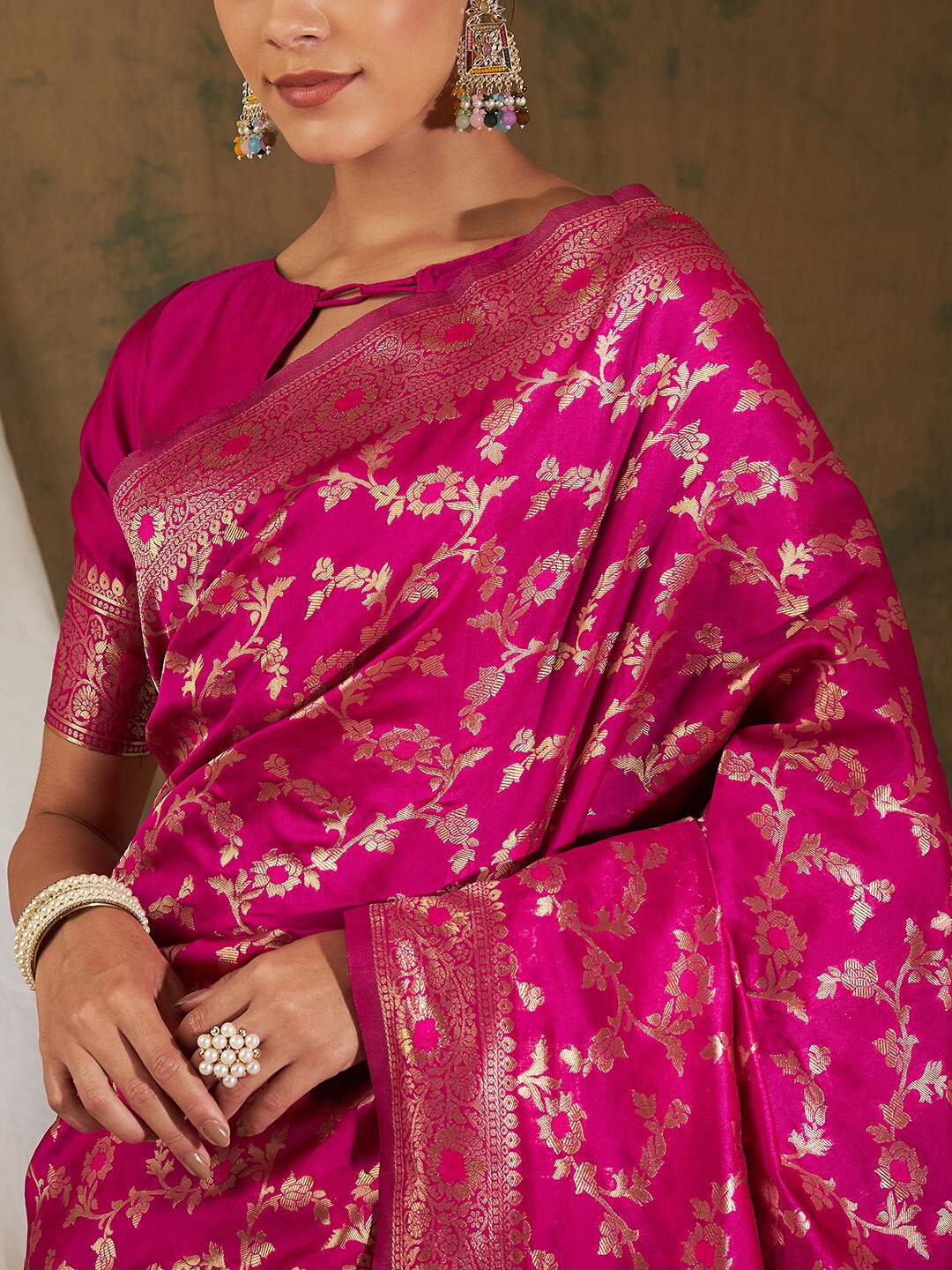 Sangria Pink & Gold-Toned Floral Woven Design Zari Banarasi Saree | Swadesiicart