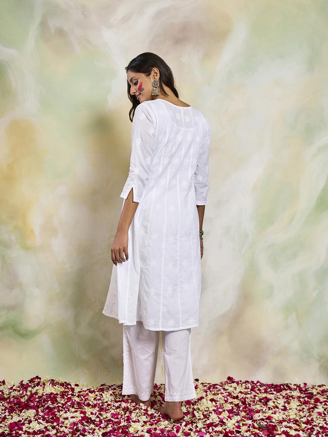 HOUSE OF KARI Women Notch Neck Floral Embroidered Chikankari Shadow Work Cotton Kurta | Swadesiicart