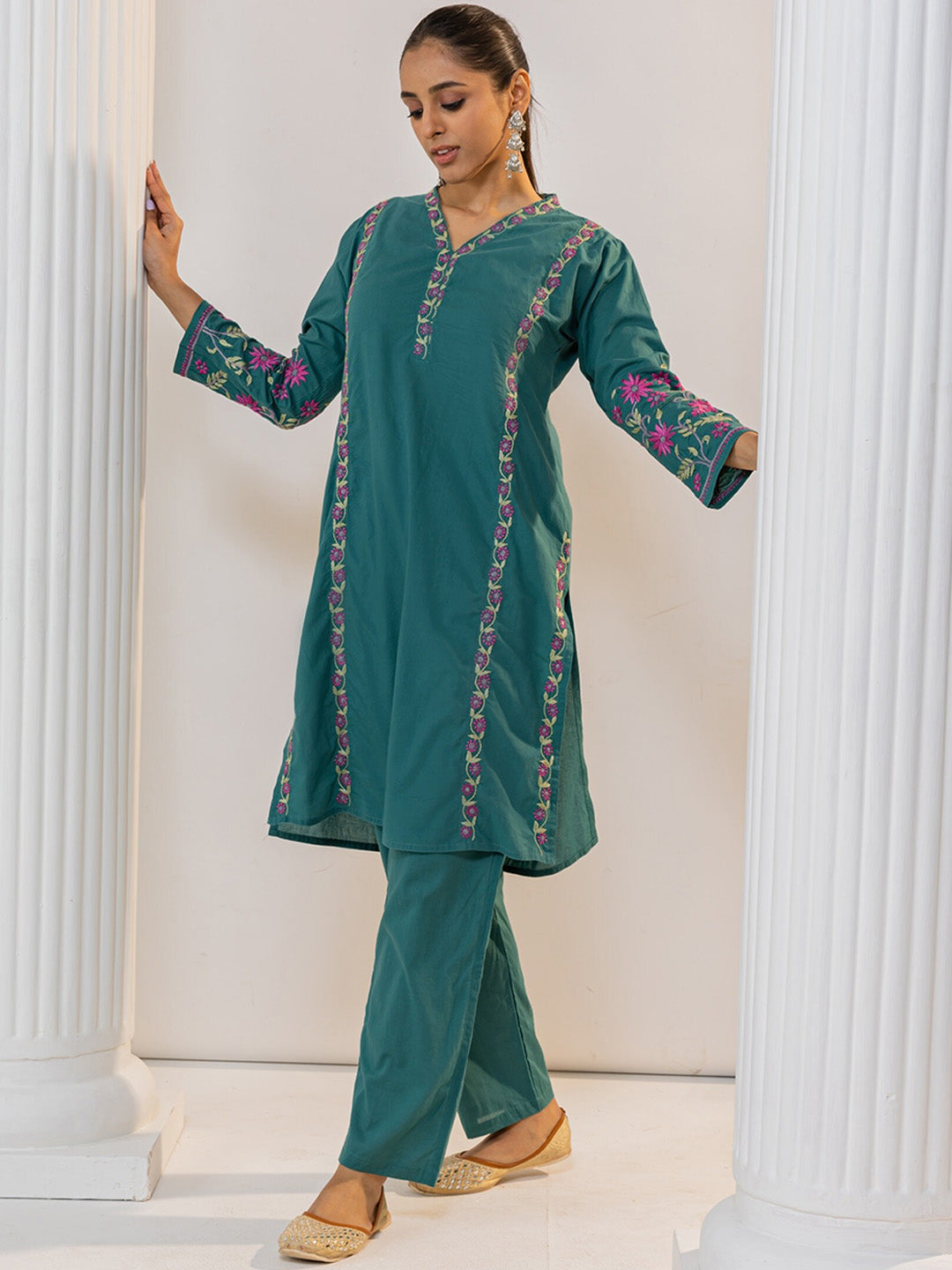 HOUSE OF KARI Floral Embroidered Regular Chikankari Kurta with Trousers | Swadesiicart