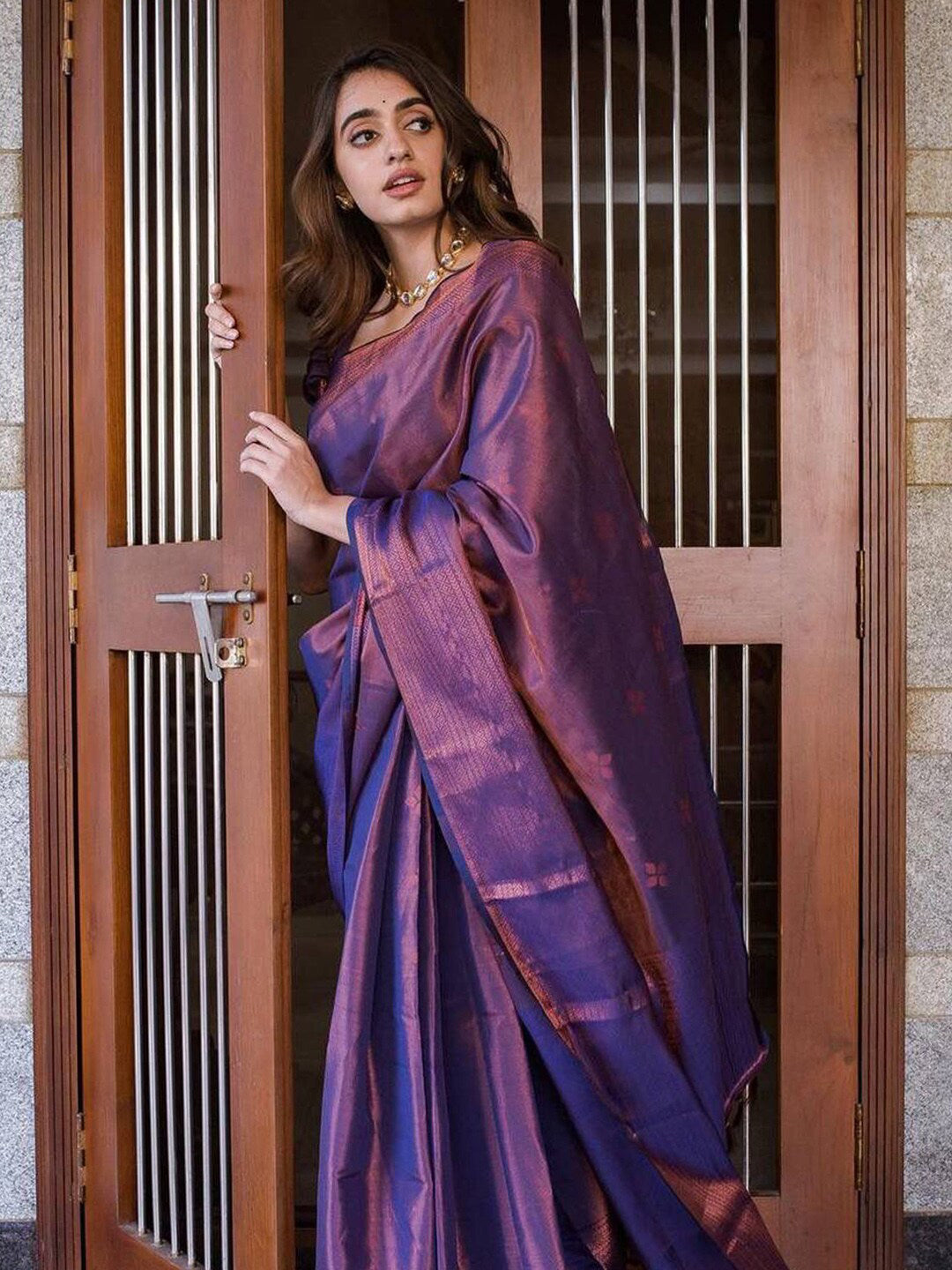 Kalini Woven Design Zari Silk Blend Banarasi Saree | Swadesiicart