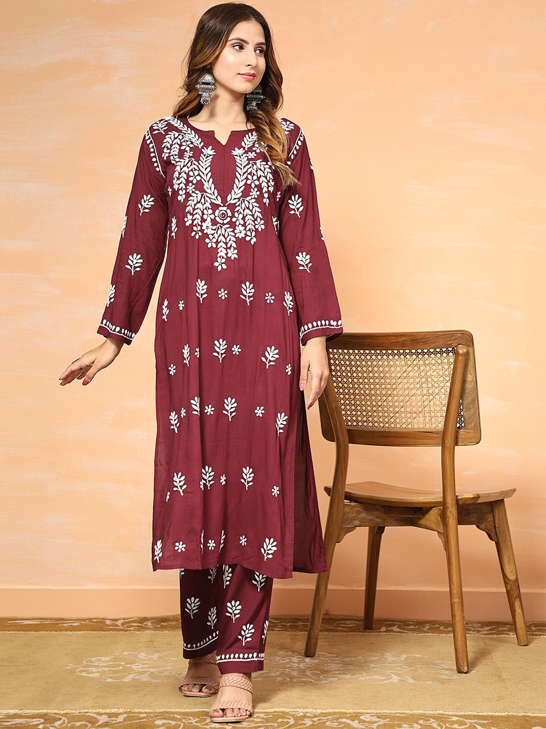 HOUSE OF KARI Floral Embroidered Chikankari Pure Cotton Straight Kurta With Trousers | Swadesiicart