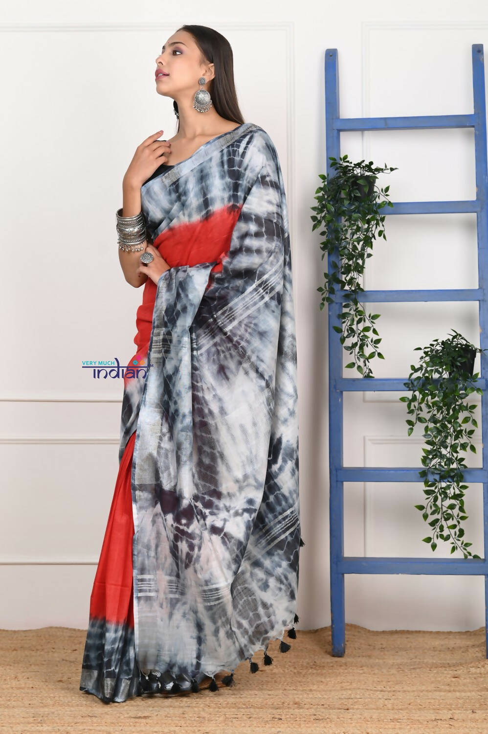 Very Much Indian Handmade Tie And Dye Cotton Saree By Women Weavers -Red Black | Swadesiicart