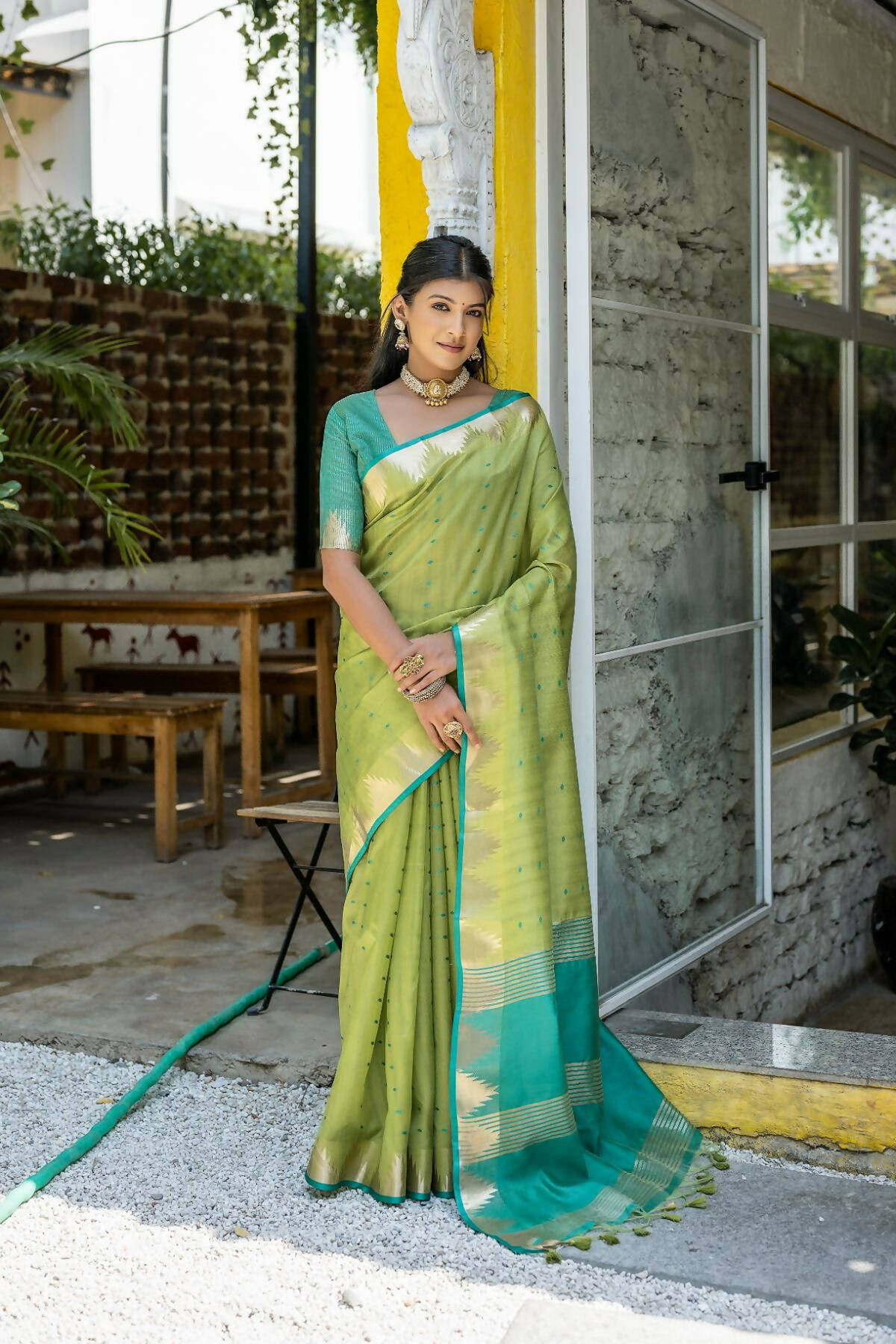 Vishnu Weaves Women's Pista Raw Silk Zari Woven Saree with Blouse - Swadesiicart