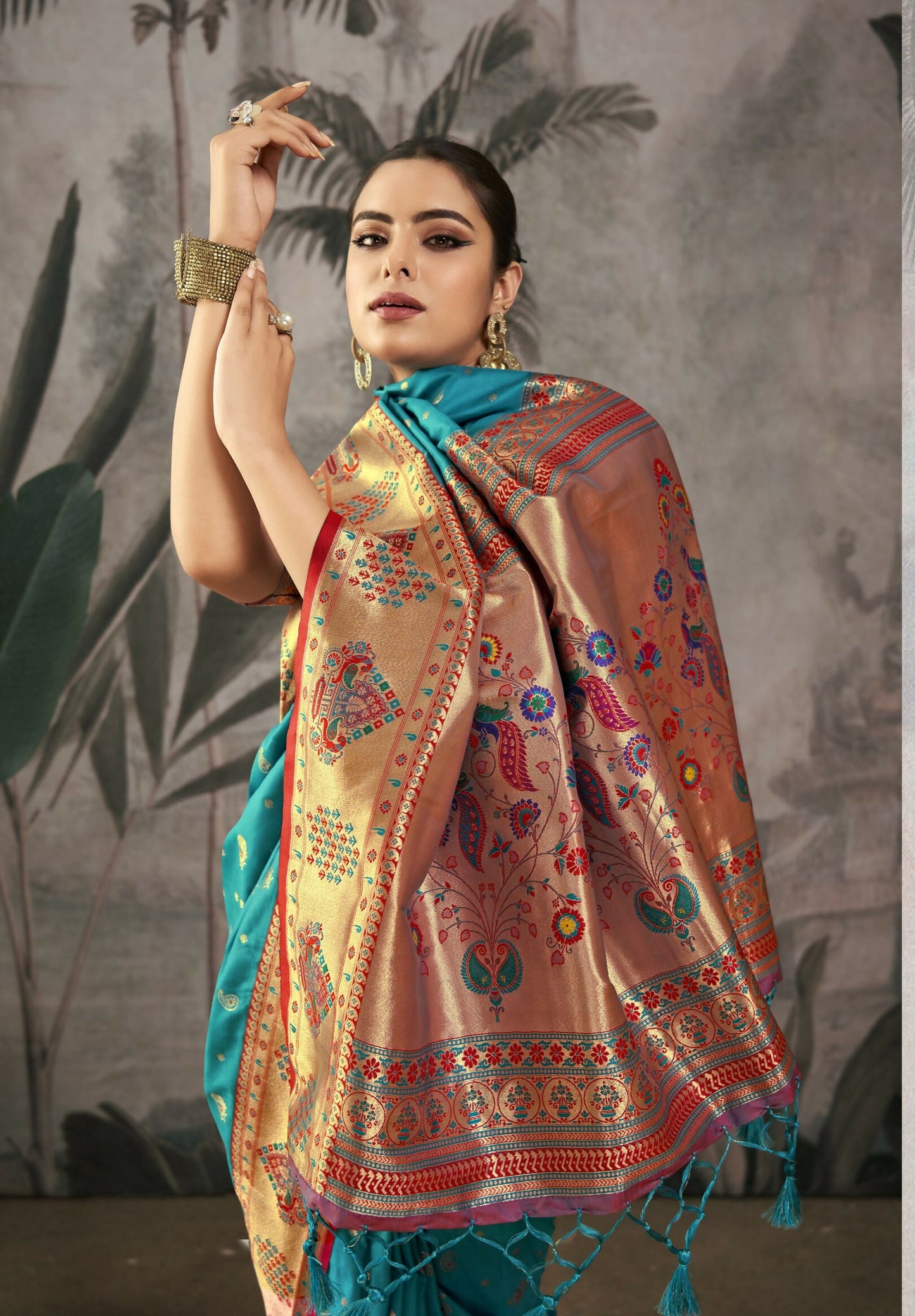 Vishnu Weaves Women's Rama Paithani Silk Saree with Blouse - Swadesiicart
