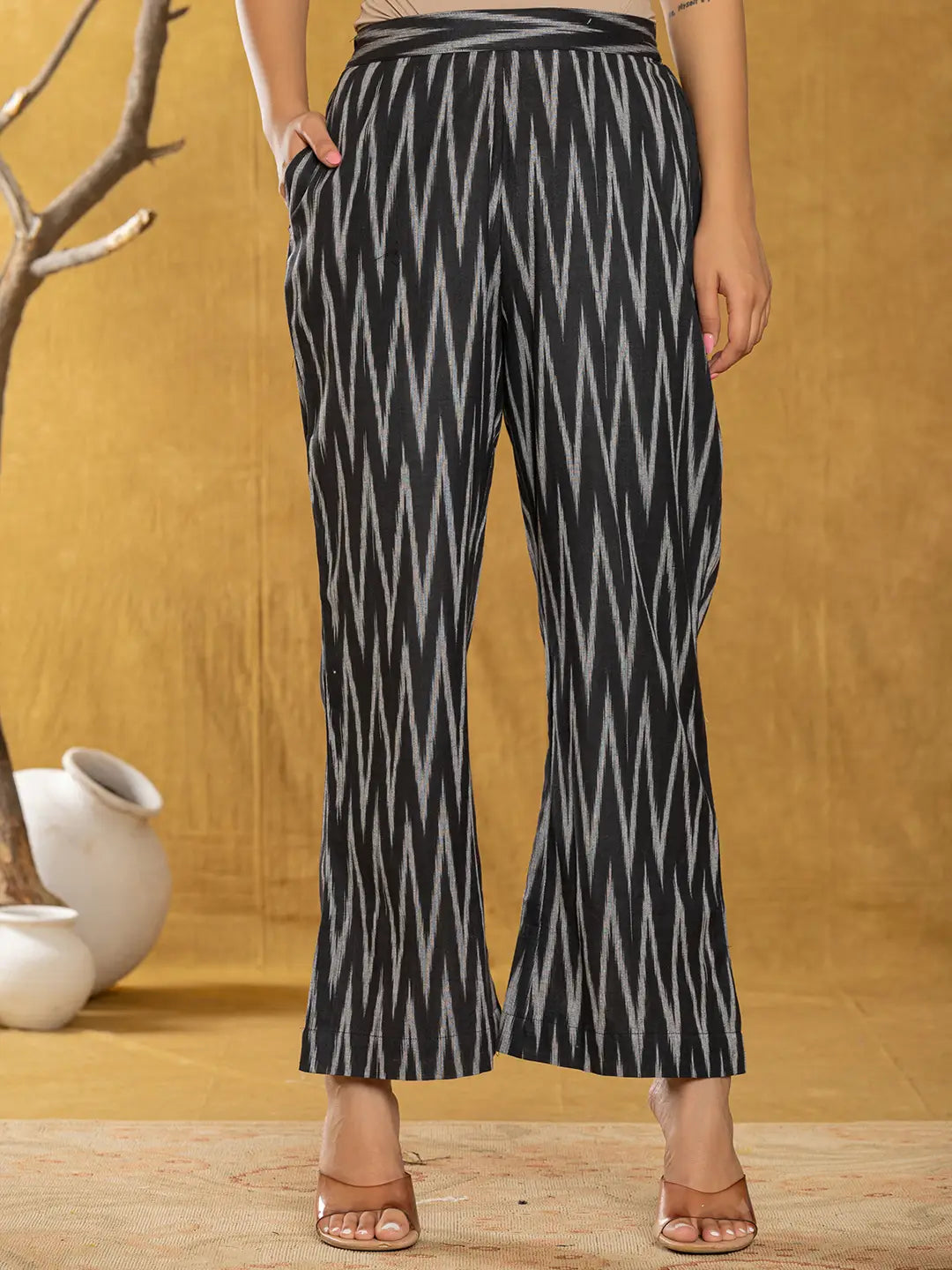 Yufta Cotton Black Ikat Co-Ord Set - Swadesiicart