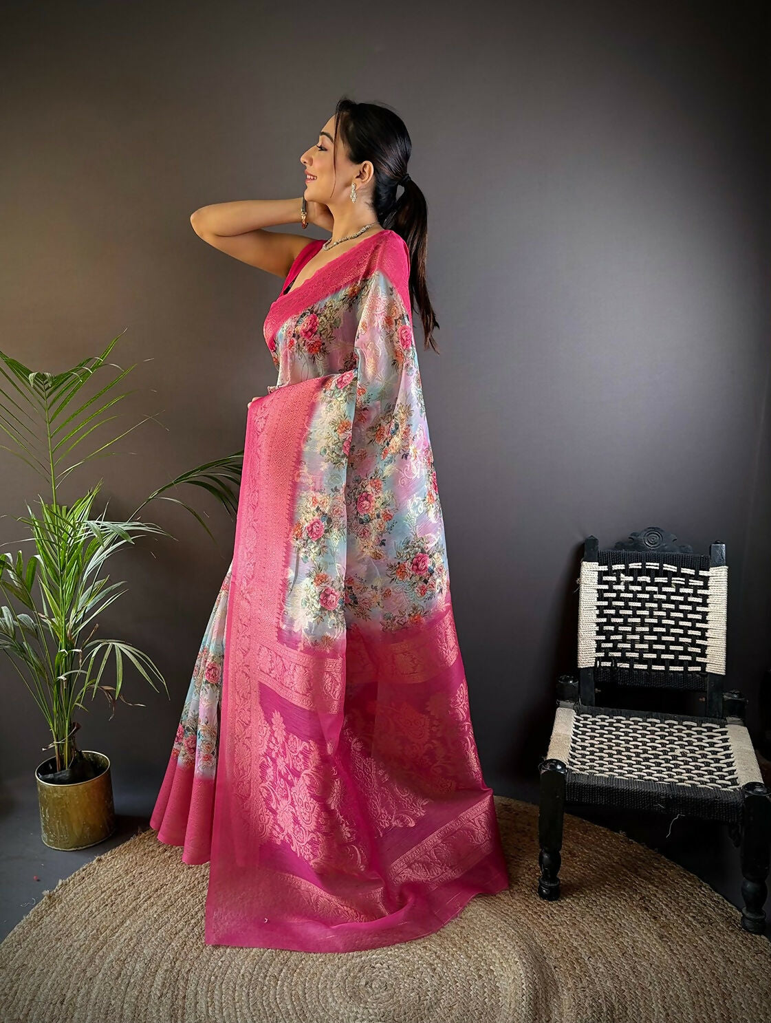 Joban Fashion Pink Floral Motifs Banarasi Silk Sarees | Swadesiicart