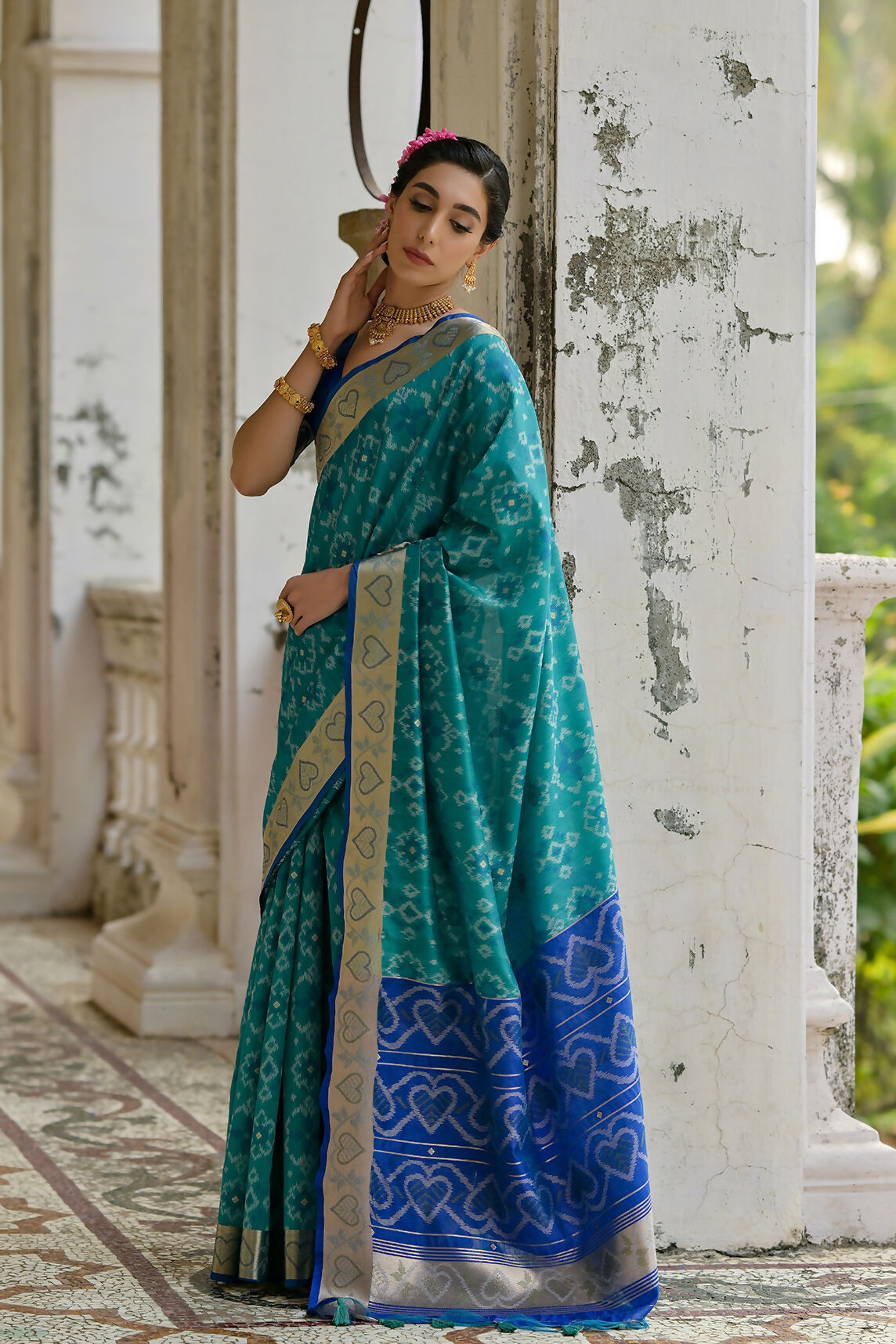 Vishnu Weaves Women's Firozi Raw Silk Thread Ikkat Woven Saree with Blouse - Swadesiicart