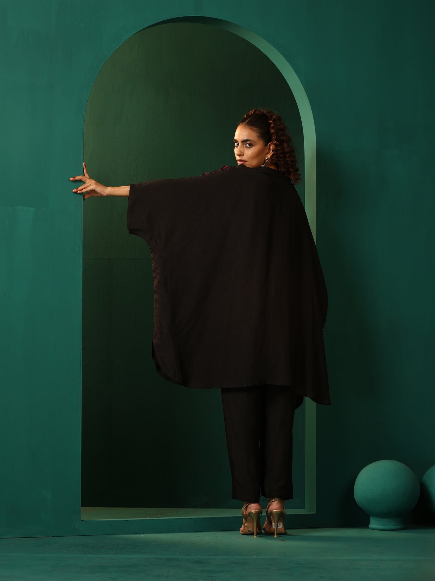 trueBrowns Black Silk Kaftan Pant Set | Swadesiicart