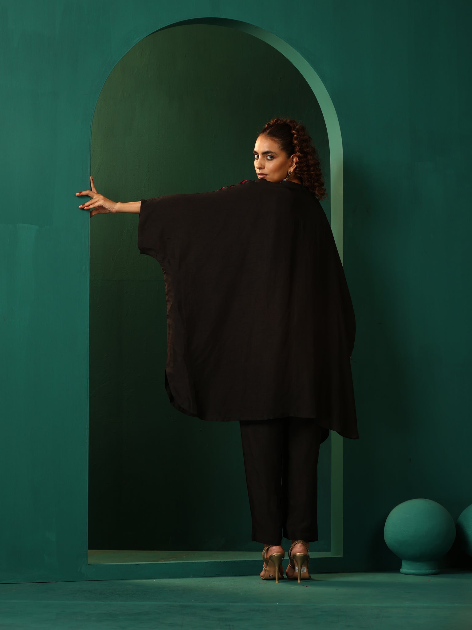 trueBrowns Black Silk Kaftan Pant Set | Swadesiicart