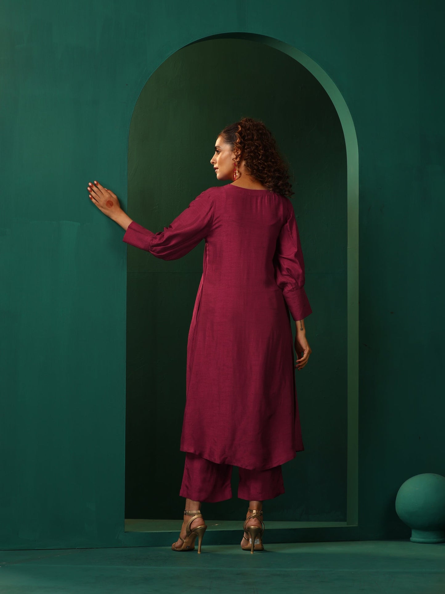trueBrowns Maroon Silk Puff Sleeve Kurta Pant Set | Swadesiicart