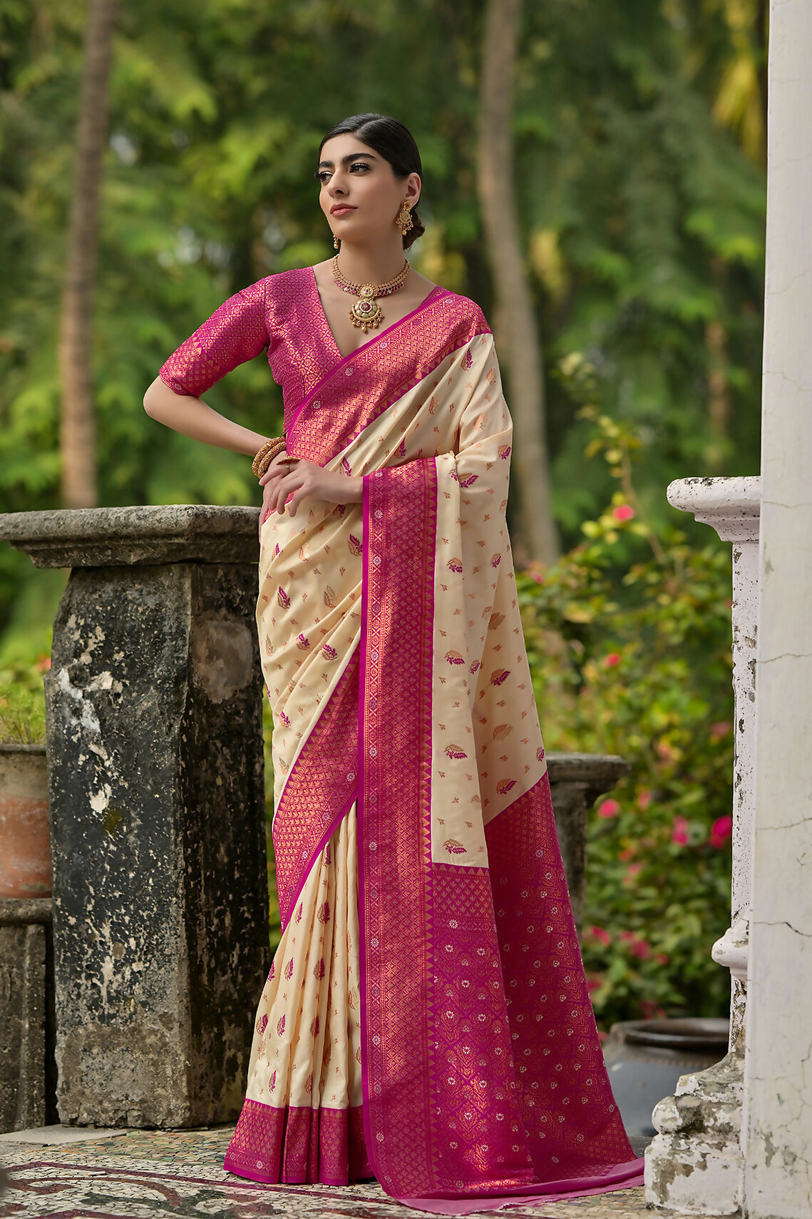 Vishnu Weaves Women's Cream Banarasi Silk Zari Woven Saree with Blouse - Swadesiicart