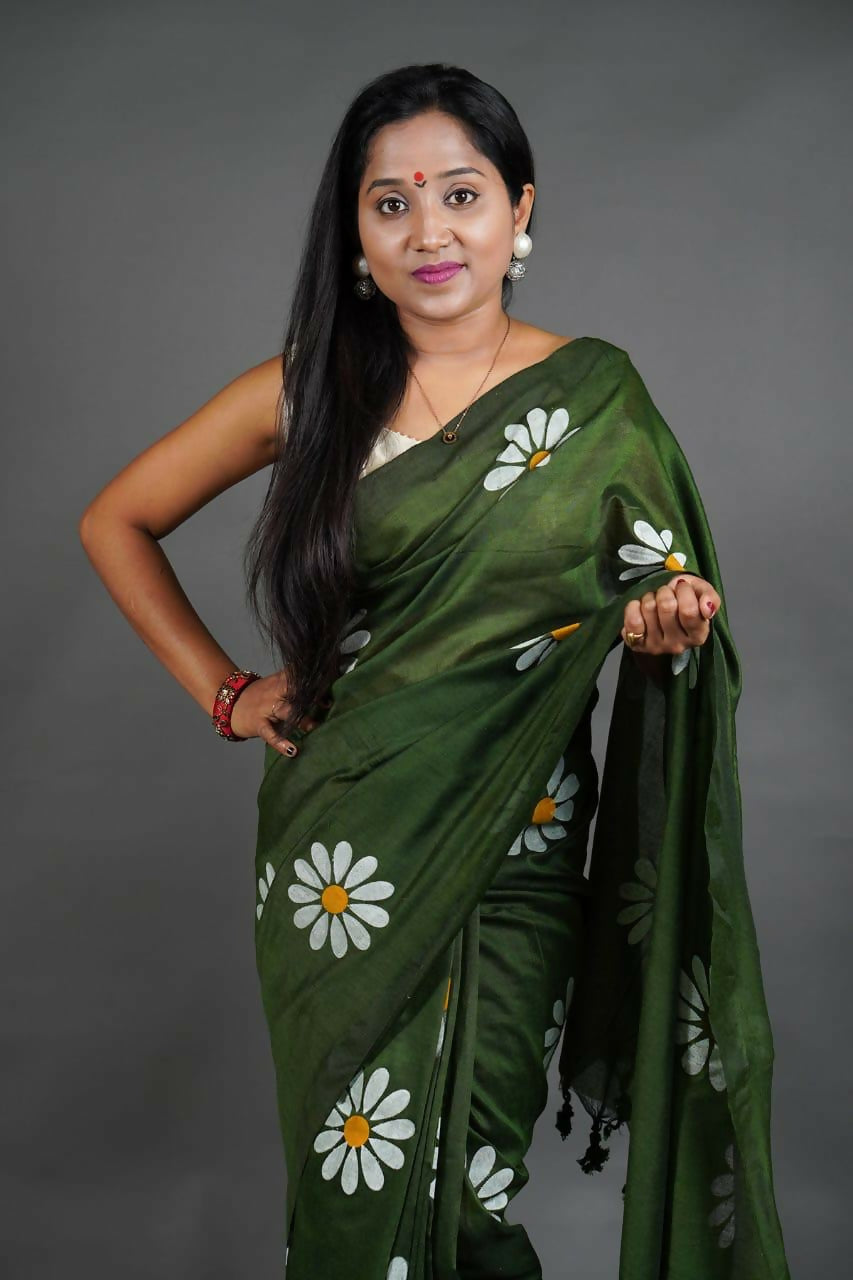 Exclusive Collection Deep Green Pure Cotton Saree With Sunflower Design - Swadesiicart