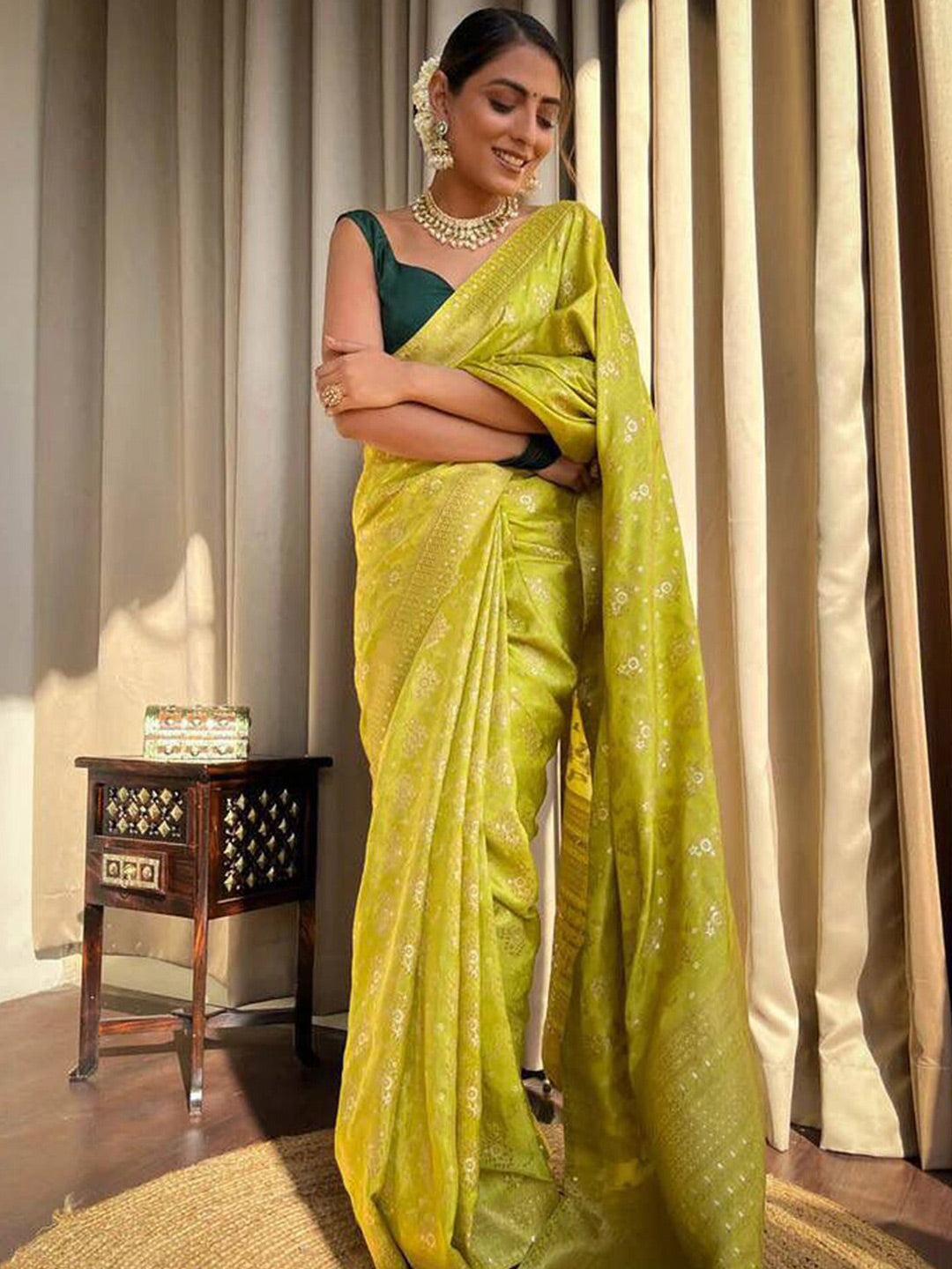 Kalini Floral Woven Design Zari Detailed Banarasi Saree | Swadesiicart