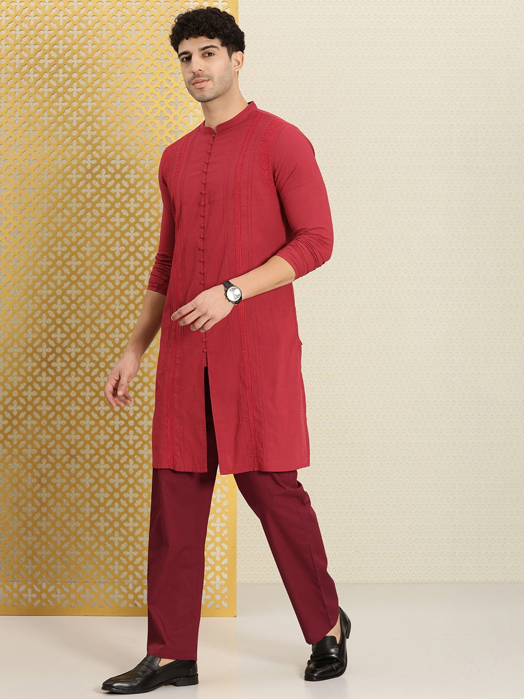 House of Pataudi Men Chikankari Embroidered Pure cotton Jashn Kurta with Pyjama | Swadesiicart