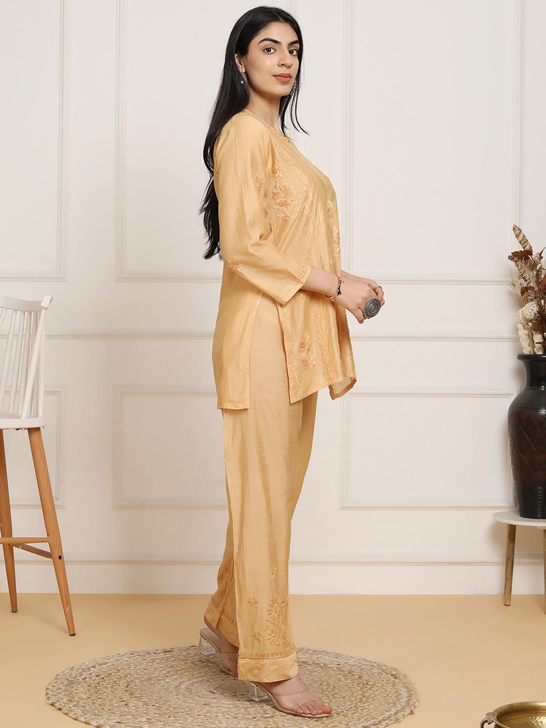 HOUSE OF KARI Floral Embroidered Chikankari Chanderi Silk Straight Kurti with Trousers | Swadesiicart