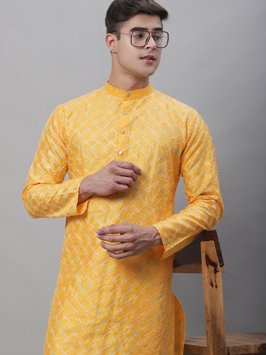 Sojanya Geometric Embroidered Thread Work Cotton Silk Kurta | Swadesiicart