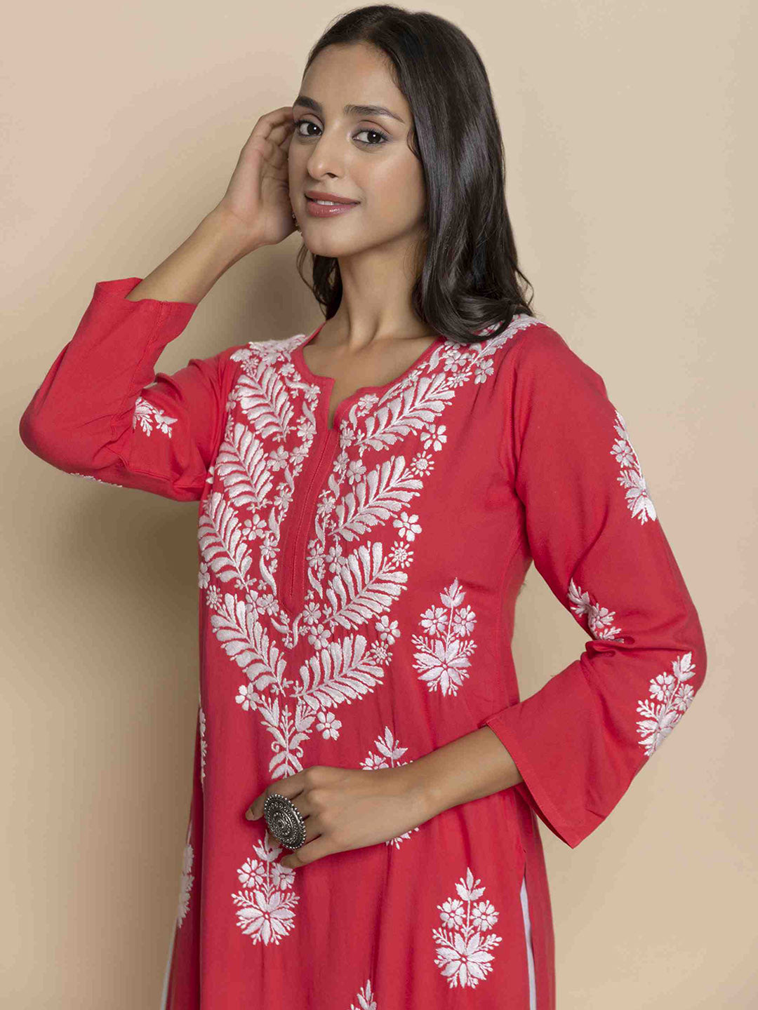 HOUSE OF KARI Floral Chikankari Embroidered Notched Round Neck Straight Kurta | Swadesiicart