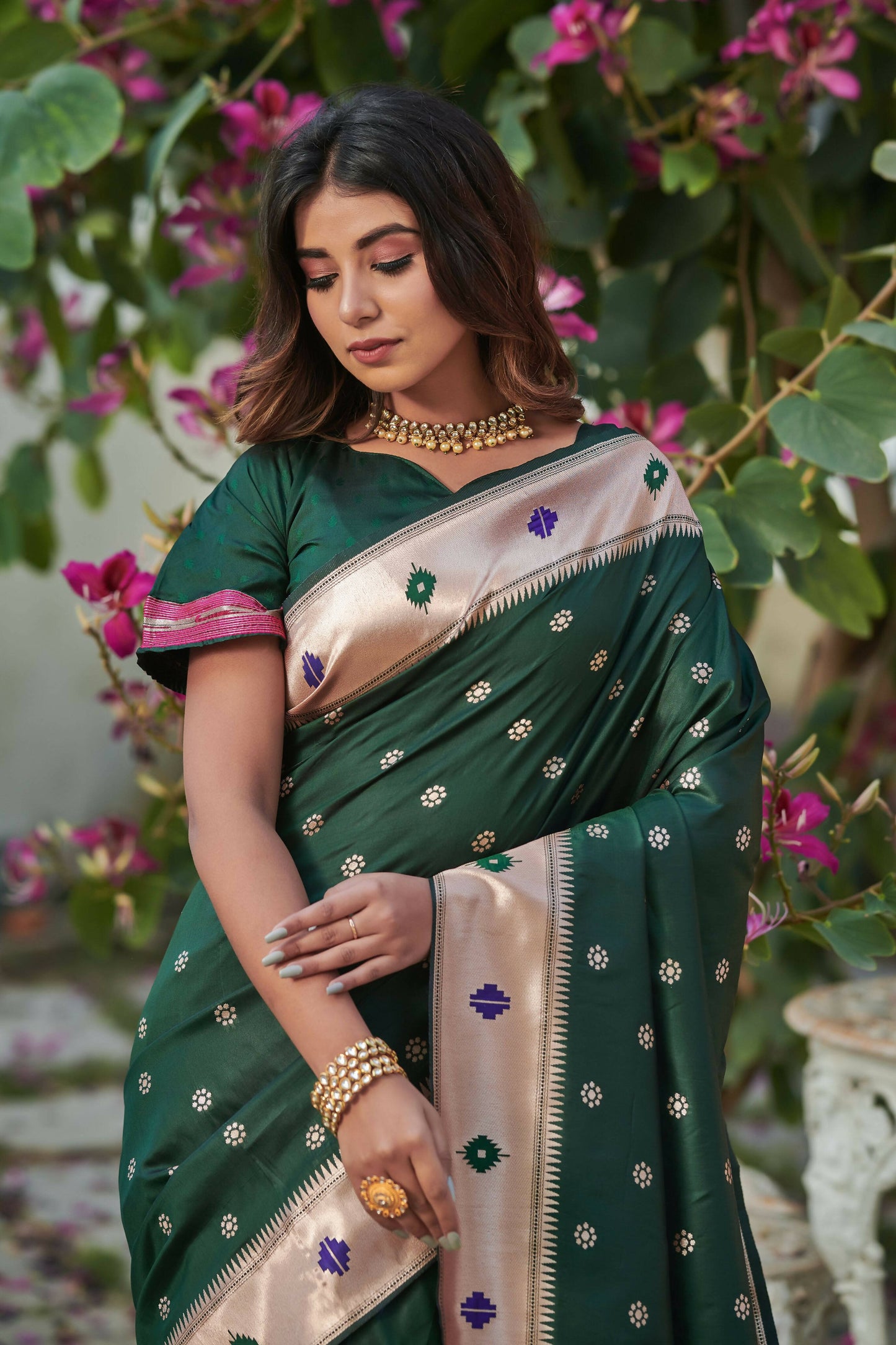Vishnu Weaves Women's Bottle Green Banarasi Silk Zari Woven Paithani Saree with Unstitched Blouse - Swadesiicart