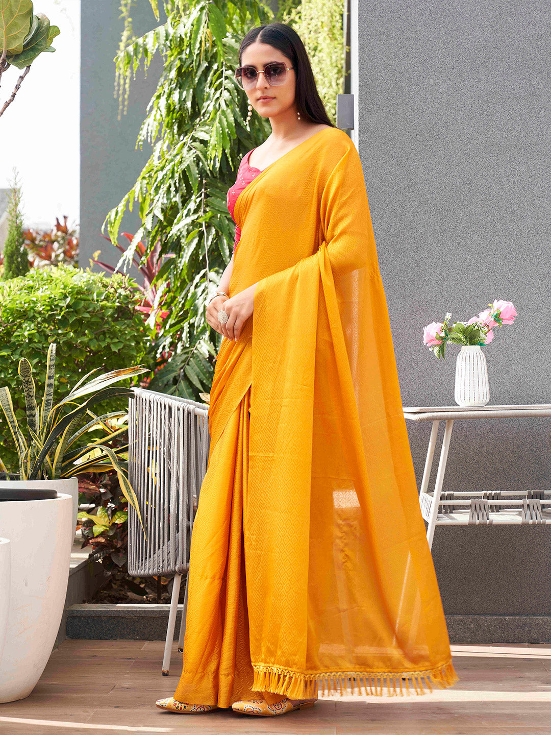 Tikhi Imli Woven Design Crepe Saree | Swadesiicart