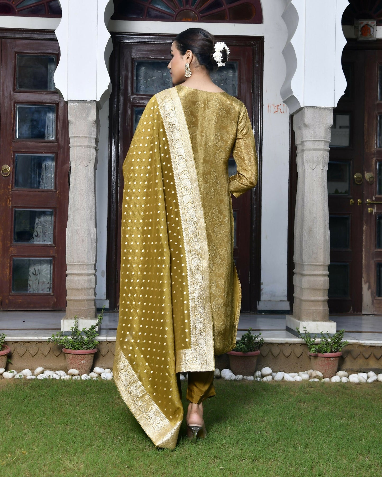 Vaasva Women's Digital Printed Tissue Suit Set With Solid Pant & Brocade Dupatta | Swadesiicart