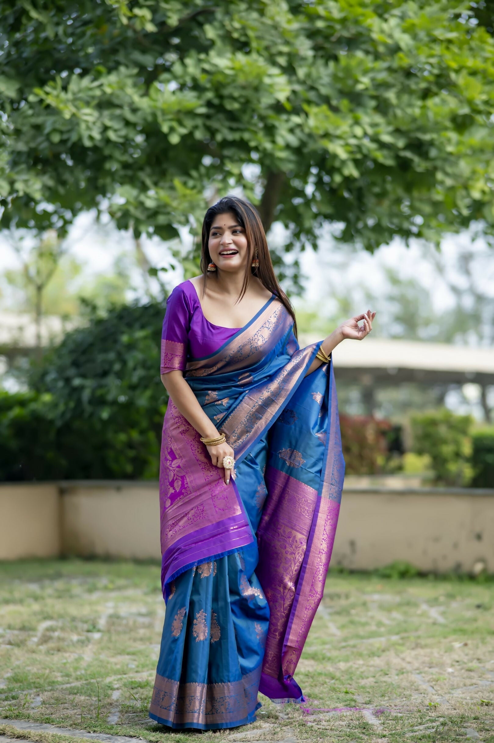 Vishnu Weaves Women's Blue Banarasi Silk Saree with Blouse - Swadesiicart