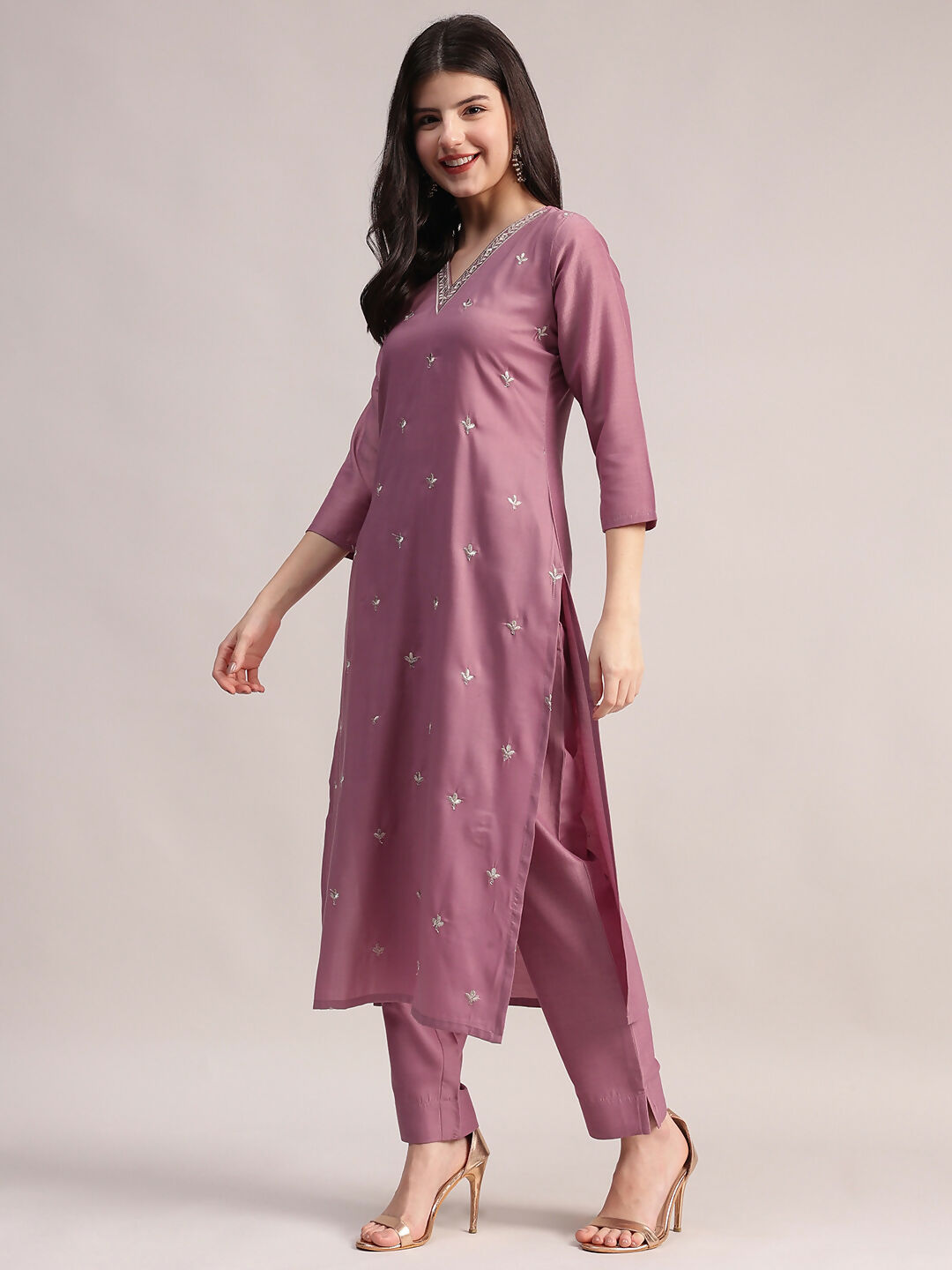 Aavyora Women Lavender Embroidered Chinon Kurta with Straight Pants & Organza Dupatta Set - Swadesiicart