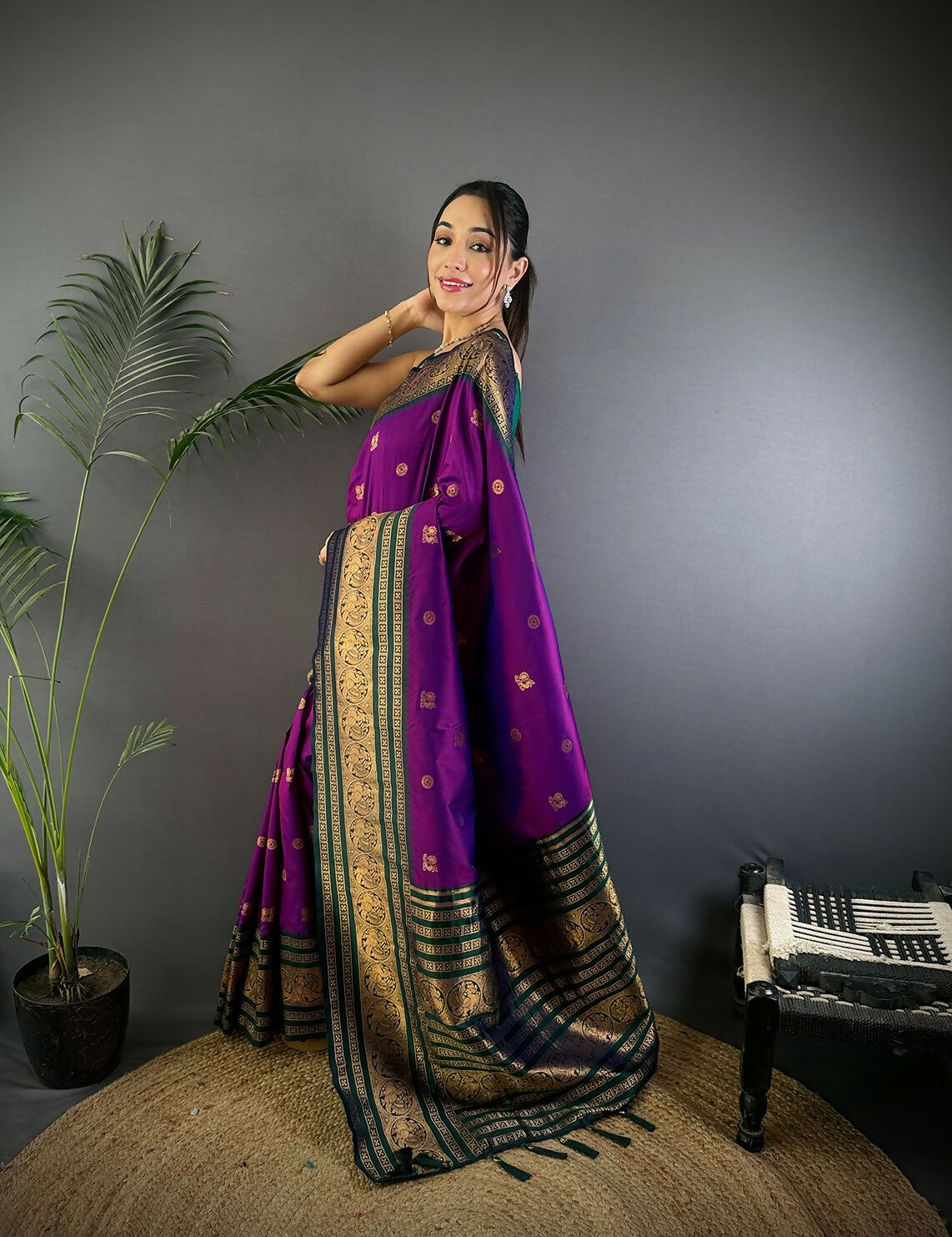 Joban Fashion Banarasi Magenta Woven Soft Silk Saree | Swadesiicart