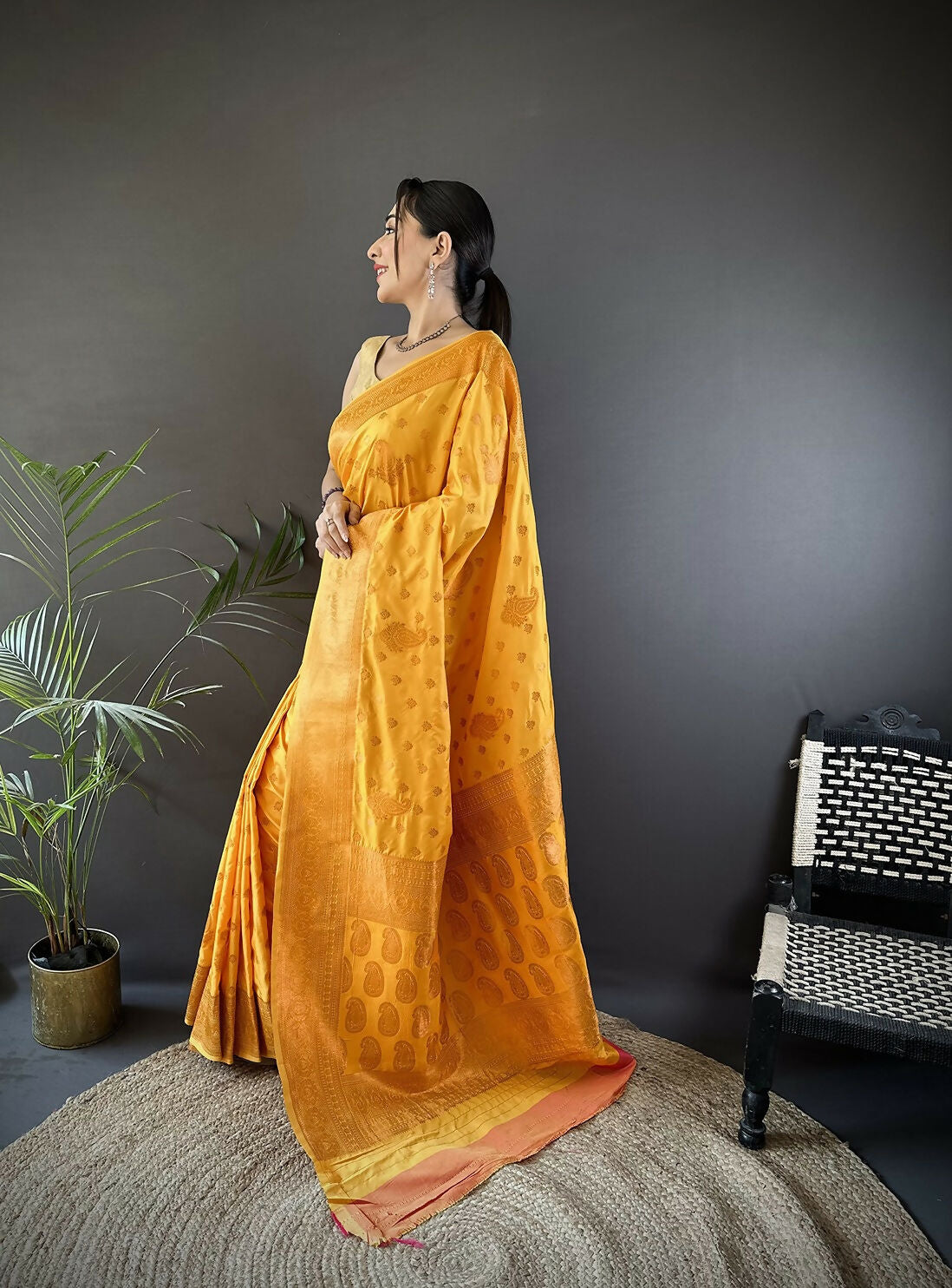 Joban Fashion Banarasi Orange Woven Woven Soft Silk Saree | Swadesiicart