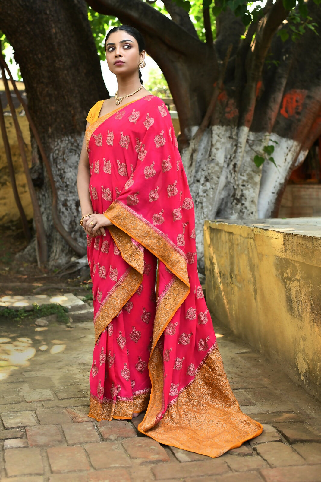 Joban Fashion Bright Pink Crepe Chiffon Pure Handloom Banarasi Silk Saree | Swadesiicart