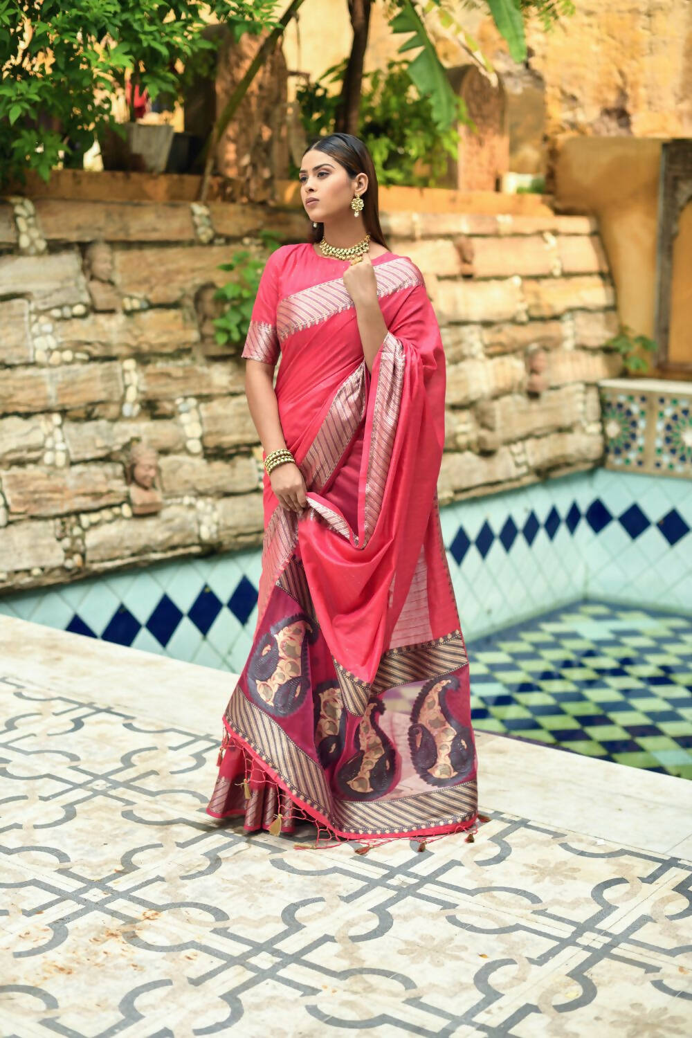 Vishnu Weaves Women's Rani Pink Cotton Silk Zari Woven Butta Work Saree with Blouse - Swadesiicart