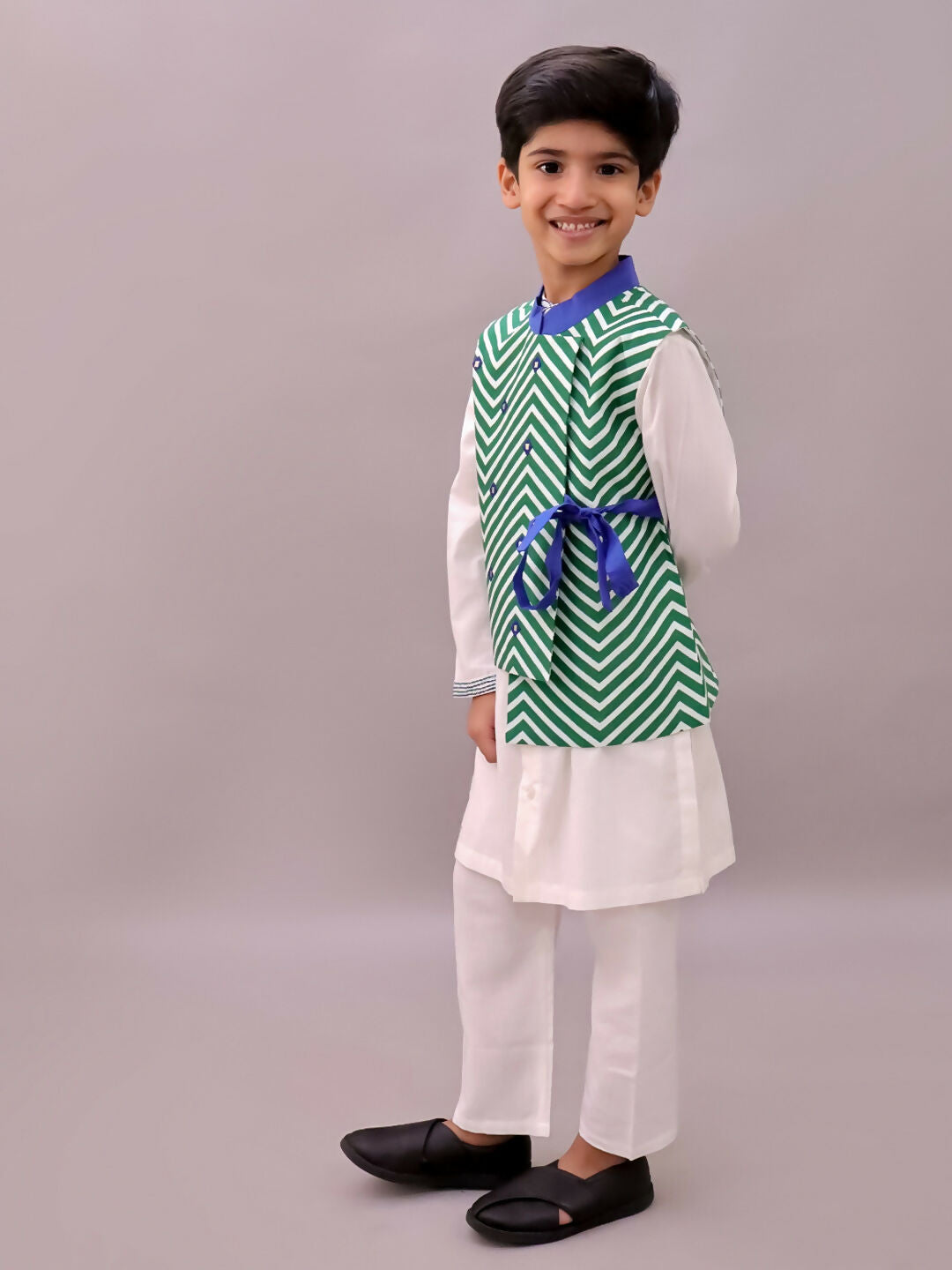 Lil Drama Shor-Gul White Kurta Pyjama with Green Jacket Set For Boys | Swadesiicart